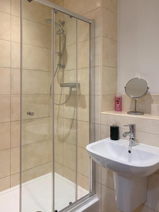 Beautiful, Contemporary 3 Bedroom Apartment 巴斯 外观 照片